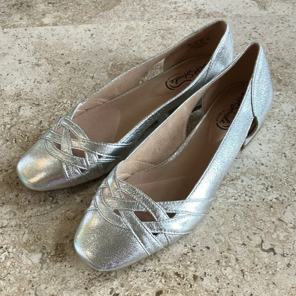 NWOB Lifestride Carmen Metallic Silver Faux Leather Slip-on Shoes 8 - Picture 9 of 14